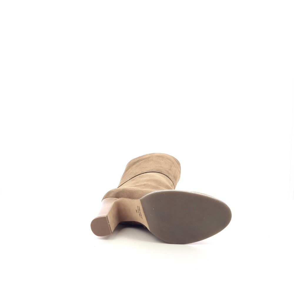 Julie Dee Laars 214169 cognac