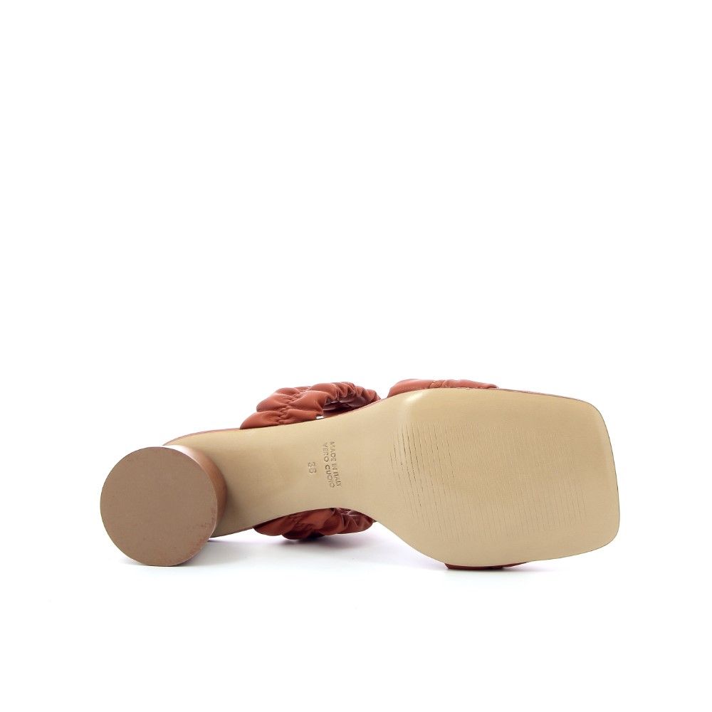 Andrea Catini Muiltje 221819 cognac