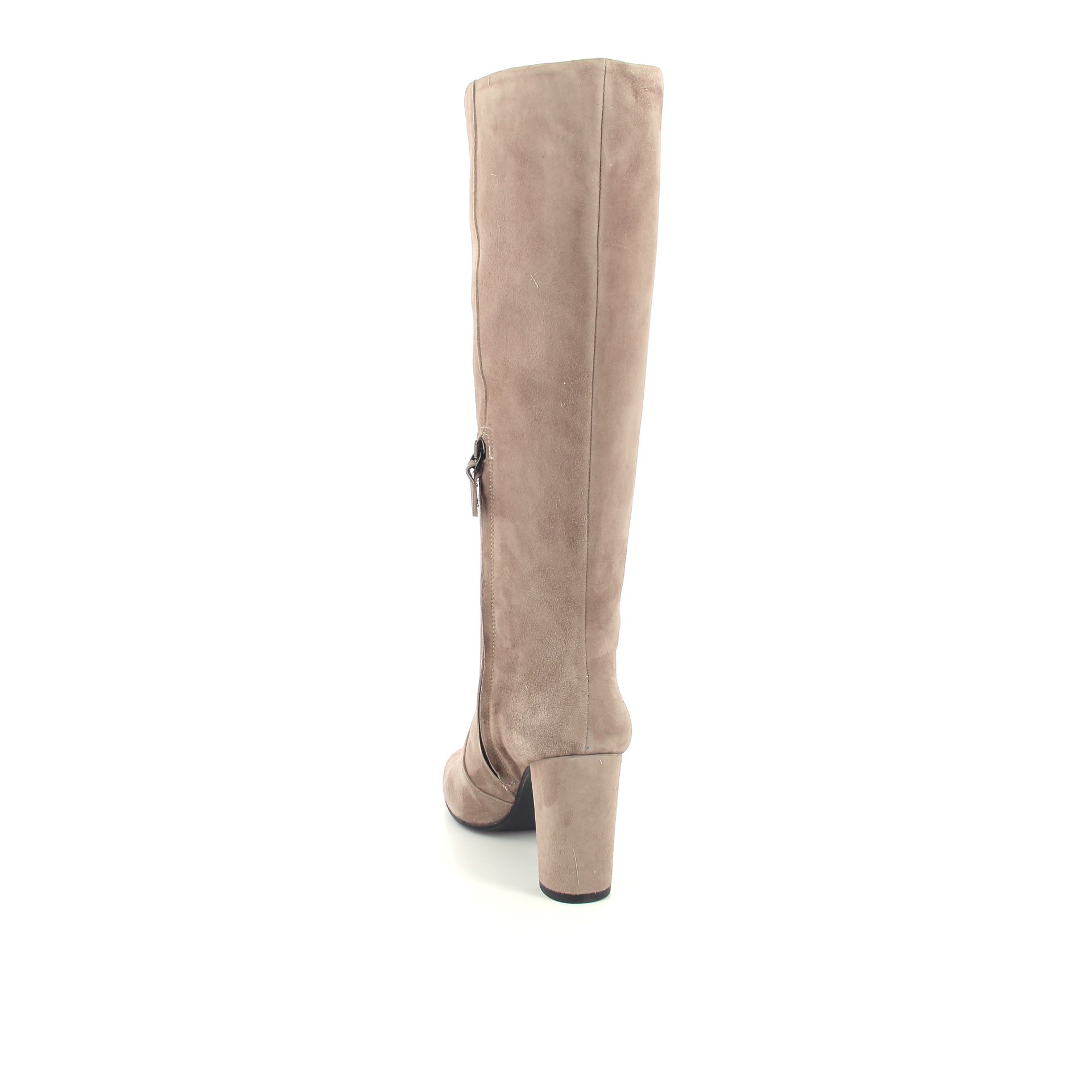 Julie Dee Laars 258957 taupe