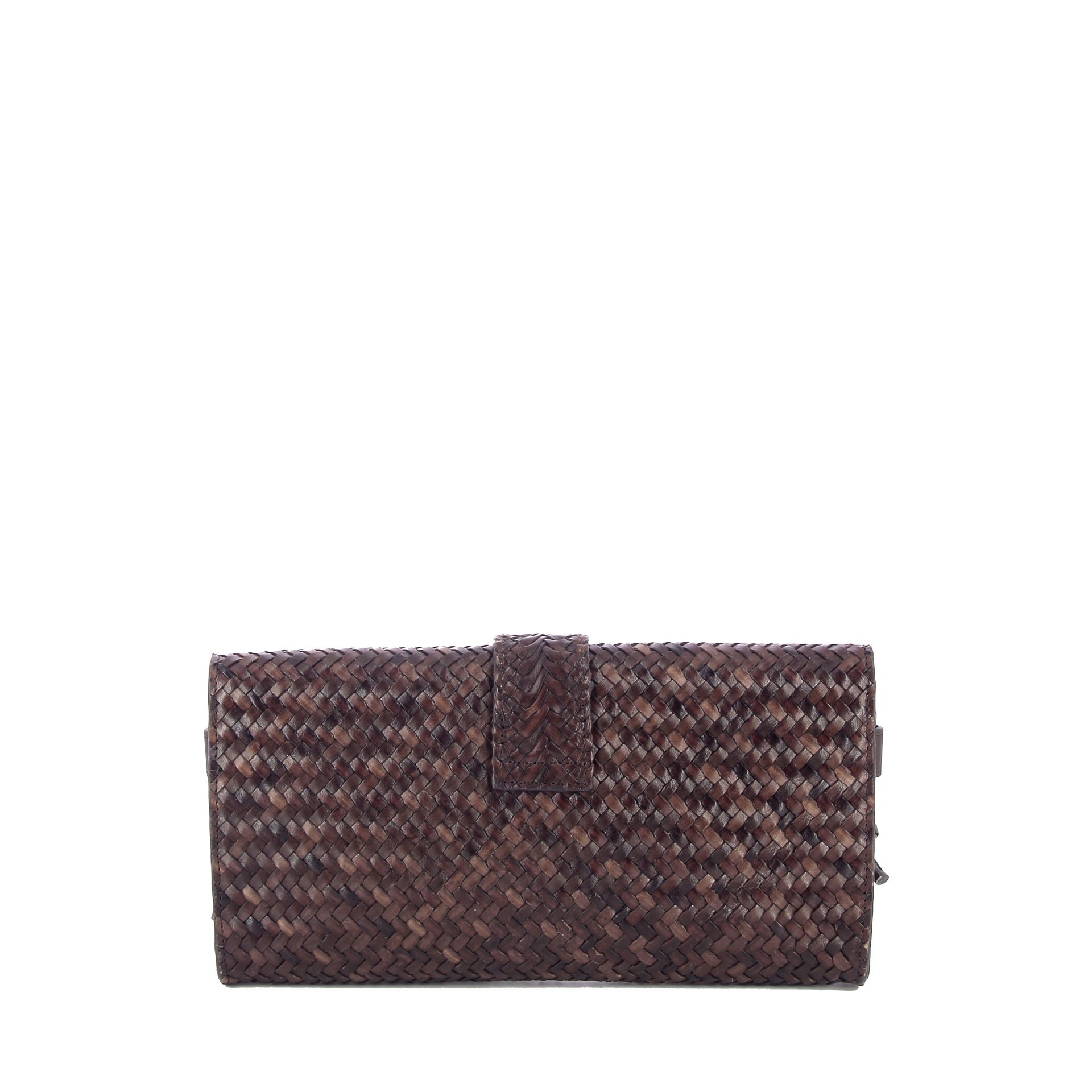 Allan K Valentina Brown 262403 bruin