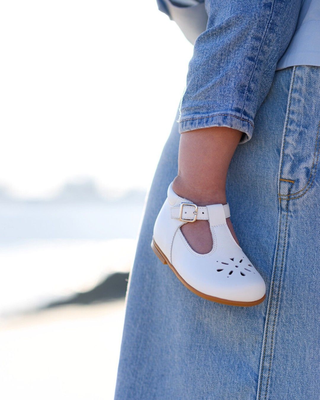 Deze mooie @beberlis.shoes schoentjes zijn beschikbaar vanaf maatje 18 en kunnen zowel zonder als met sokjes gedragen worden. Perfect voor de eerste stappertjes! 👶
👉 Zoek online op nummer 253538 en je ziet ze meteen verschijnen.
#vanloockkids #beberlis #kinderschoenen #kinderwinkel #kidsshoes #beberlisshoes Deze mooie @beberlis.shoes schoentjes zijn beschikbaar vanaf maatje 18 en kunnen zowel zonder als met sokjes gedragen worden. Perfect voor de eerste stappertjes! 👶
👉 Zoek online op nummer 253538 en je ziet ze meteen verschijnen.
#vanloockkids #beberlis #kinderschoenen #kinderwinkel #kidsshoes #beberlisshoes