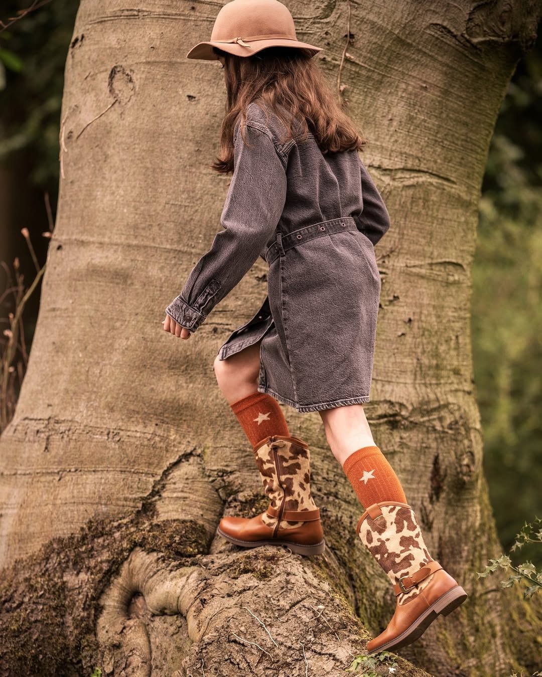 ᴡɪʟᴅ ᴀᴛ ʜᴇᴀʀᴛ

Toffe en unieke kinderboots van het Belgische Stones &amp; Bones 🦴 Dit modelletje hebben we nog in volgende maten: 27, 29, 31 en 32. 🔎 257019

#vanloockkids #stonesandbones #stonesbones #kinderschoenen #kinderwinkel #kidsshoes #cowboyboots #ikkoopbelgisch