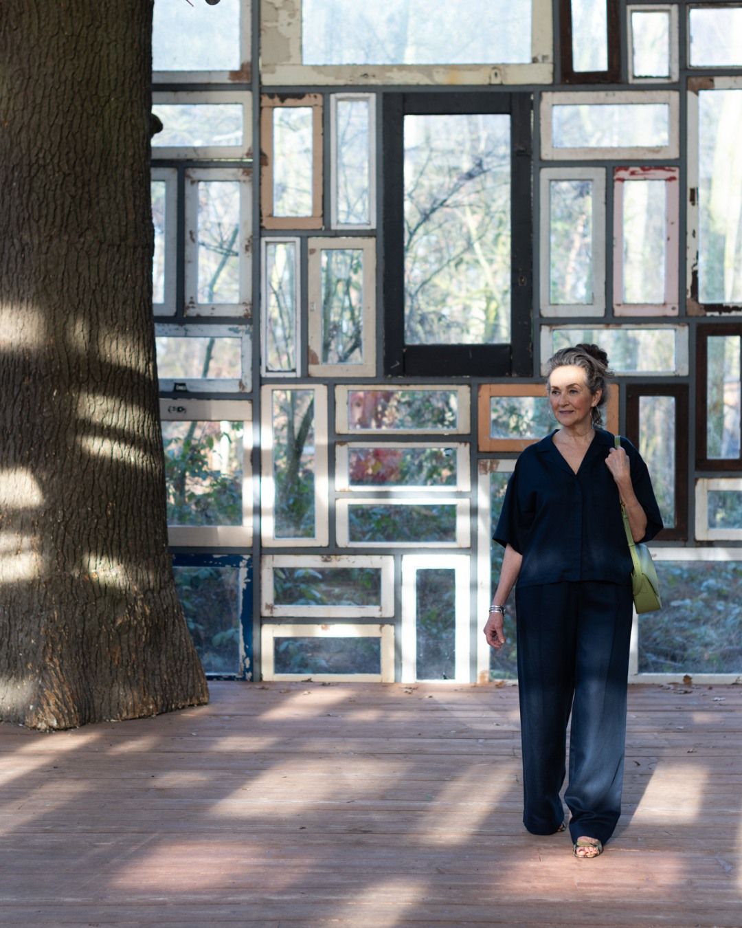 ‘Onze tentoonstellingen willen geen oase zijn’, zeggen ze bij Verbeke Foundation. Als één van de grootste privé-initiatieven voor hedendaagse kunst in Europa vloeien cultuur, natuur en ecologie er samen, zonder afstand te nemen van de realiteit. 

Diezelfde gedachte kan je vinden in onze nieuwe lente/zomercollectie: praktisch comfort, slimme eenvoud en functionaliteit met finesse 🌿

#vanloock #utiluxe #newcollection #nieuwecollectie #ss26 #springsummer26 #verbekefoundationbelgië #verbekefoundation