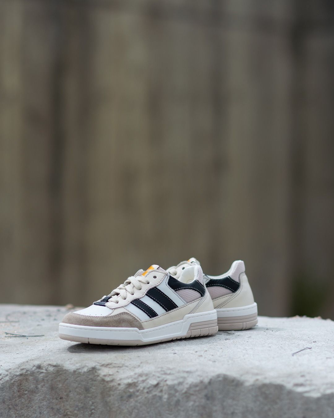 𝙊𝙘𝙧𝙖 𝙨𝙣𝙚𝙖𝙠𝙚𝙧𝙨

Licht, flexibel en comfortabel ☁ Dankzij de vorm en goede ondersteuning de ideale kinderschoen, het hele jaar door ✅ Ontdek onze favo Ocra sneakers 👉

#ocra #vanloock #vanloockkids #kinderschoenen #kindersneakers #kinderwinkel #madeinitaly #kidsstore