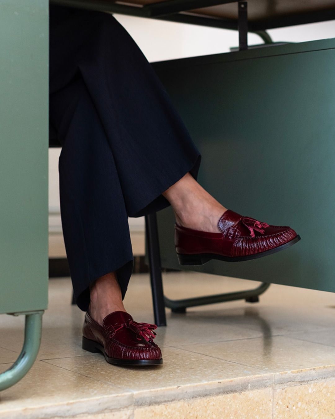 Een klassieker met een moderne twist: mocassins zijn dé must-have dit seizoen. Kies voor zwart, bordeaux of bruin 🤎

#alohas #mocassin #fallvibes #autumnstyle #fallfashion #autumnmood #vanloock