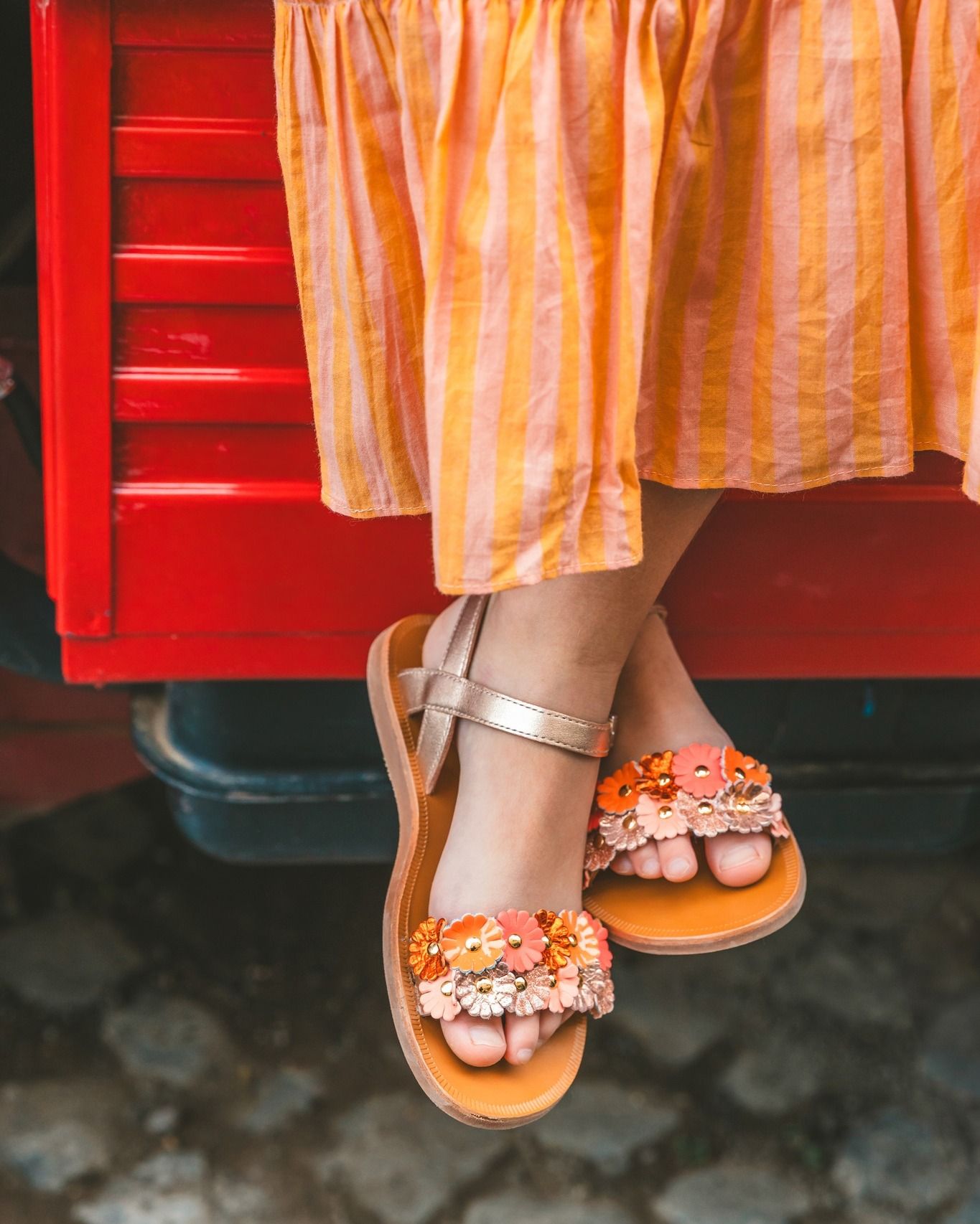 𝖯𝗅𝖺𝗀𝖾𝗍𝗍𝖾

De Plagette Multi Flo van Pom d'Api is uitgegroeid tot een echte zomerfavoriet onder de kindersandalen 🌸 Dit seizoen heb je keuze uit 4 kleurtjes, vanaf maat 24 tot en met maat 34.

#pomdapi #kinderwinkel #kinderschoenen #kindersandalen #kidssandals #kidsshoes #vanloockkids