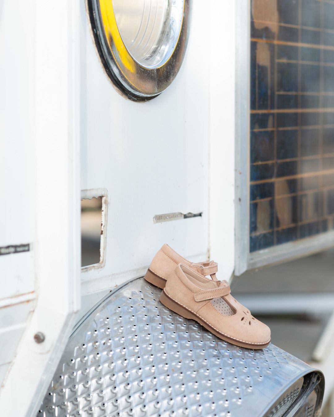 𝖡𝖾𝖻𝖾𝗋𝗅𝗂𝗌

Ballerina voor de mini-fashionista 🌼 Draag ze klassiek of net modern, met of zonder een sokje ✌ Beschikbaar in beige en roze, vanaf maatje 24.

#beberlis #kinderschoenen #kidsshoes #kinderwinkel #vanloockkids