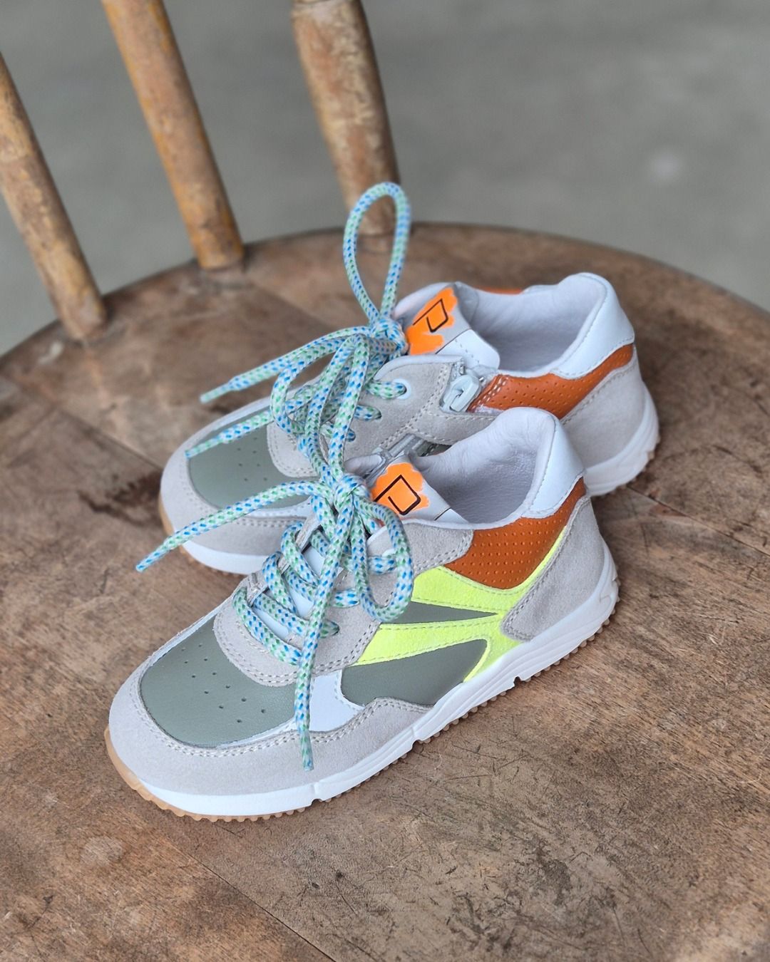 Ｐｏｌｄｉｎｏ

Poldino staat al sinds 1984 voor doordachte kinderschoenen 🇮🇹
Opgericht door Roberto Grilli, met aandacht voor pasvorm, ondersteuning en comfort.

Elk paar wordt in Italië gemaakt, met kwalitatieve materialen en zorgvuldige afwerking 👣

#poldino #madeinitaly #kidsshoes #kinderschoenen #kinderwinkel #vanloockkids #kindersneakers