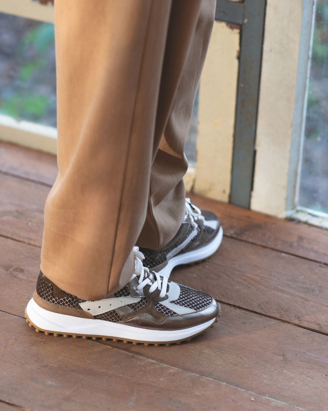 Ｍｉｘｔａｐｅ

Van kleuren, materialen en vormen. De Floris van Bommel sneakers voor dames zijn eigenzinnig en net dat tikkeltje anders.

#vanloock #florisvanbommel #sneakers #nieuwecollectie #SS26 #sneakerlove #sneakerhead