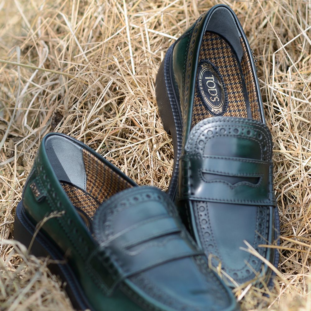 Een symbool van ambachtelijke kwaliteit en vrouwelijk raffinement: deze donkergroene Tod&#039;s mocassins zorgen voor een luxueuze herfst 🍁🌾 Beschikbaar t.e.m. maat 42.

#tods #todsmoccasins #italiancraftsmanship #vanloock #luxuryshoes #greenshoes #greenmoccasins #newcollection #nieuwecollectie #schoenenwinkel