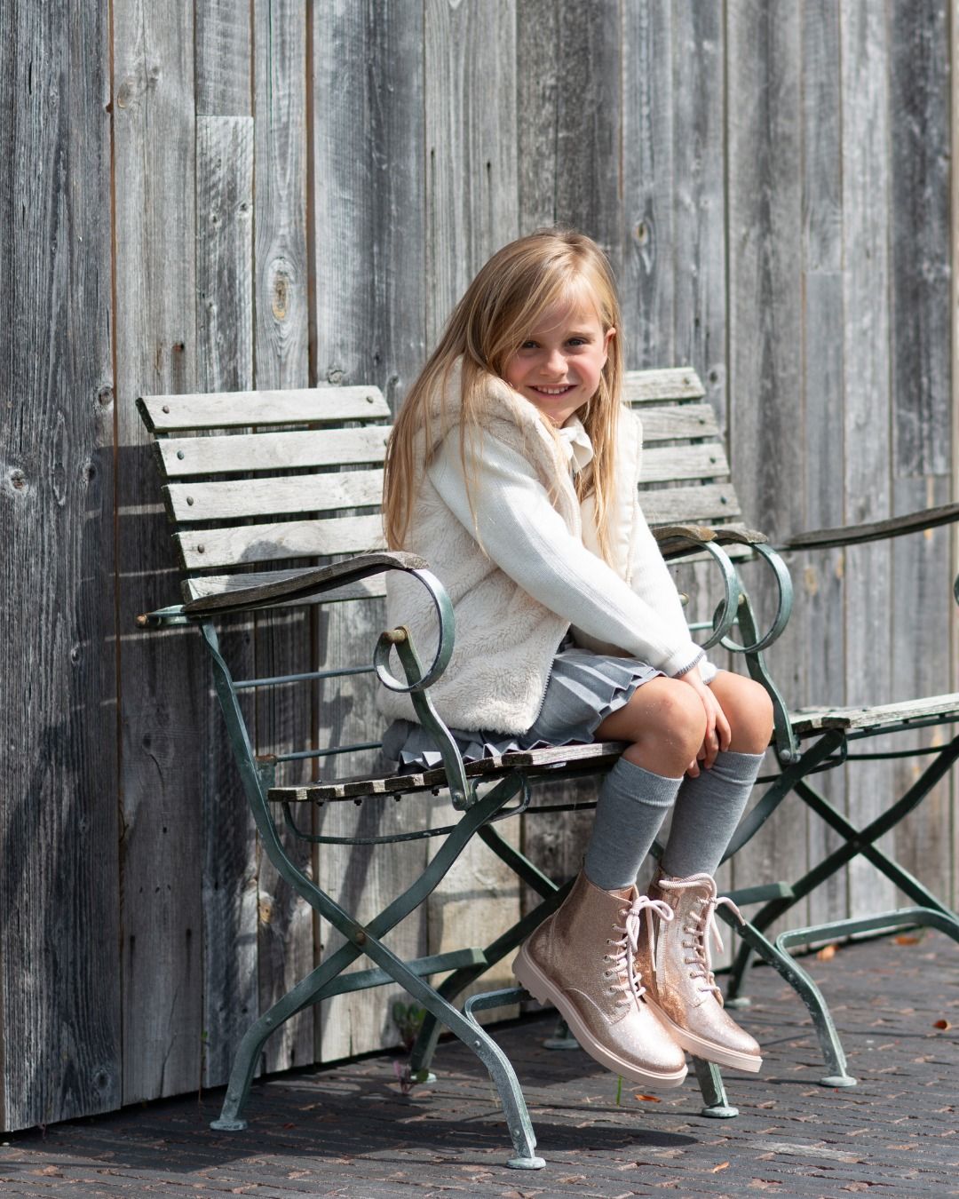 Sterke stappers voor kleine avonturiers ❄

Beberlis boots geven kids de steun die ze nodig hebben: licht, stevig en gemaakt om mee te rennen, klimmen en ontdekken. De kniekousen van Falke maken het af: warm, comfortabel en helemaal klaar voor koude dagen! ⛄

Kom onze kinderbottines ontdekken in onze winkel of shop ze gezellig online ♥

#vanloock #vanloockkids #beberlis #beberlisboots #falke #falkesocks #kinderwinkel #kinderschoenen #fallwinter