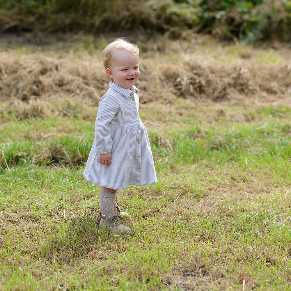 Tijdens de herfst kan je onze kinderbottines moeiteloos combineren met kniekousen van o.a. MP Denmark, Falke of Doré Doré 🍁 In de winter schakel je dan over op een kousenbroek voor de nodige warmte ❄️

#morelli #morelliboots #kinderschoenen #kinderboots #kinderwinkel #vanloockkids