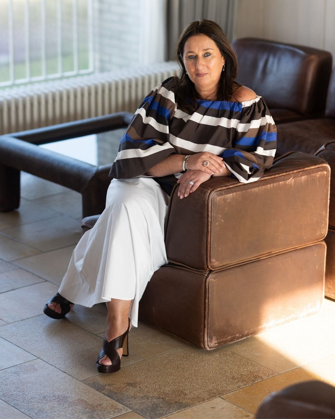 𝙂𝙖𝙡𝙖 𝙚𝙣 𝙍𝙚𝙗𝙚𝙡 

De materialen blijven puur en de details zijn bewust gekozen. 

Sandaal Gala van Guglielmo Rotta en de Rebel Saddle Bag van KAAI 🤎

#guglielmorotta #guglielmorottashoes #KAAIbags #saddlebag #vanloock #newseason #ss26collection